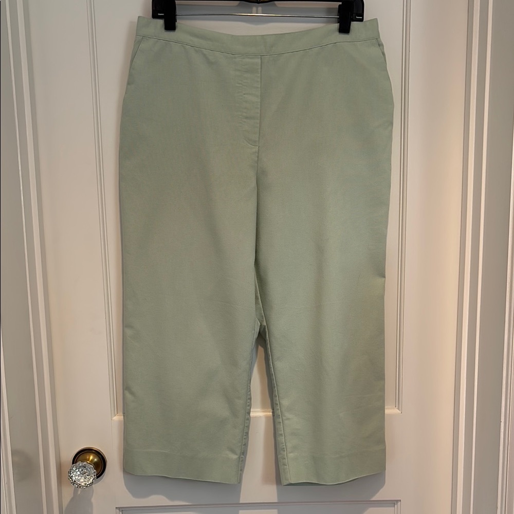 Alfred Dunner flat front pull on lightweight cropped pants in pretty mint green